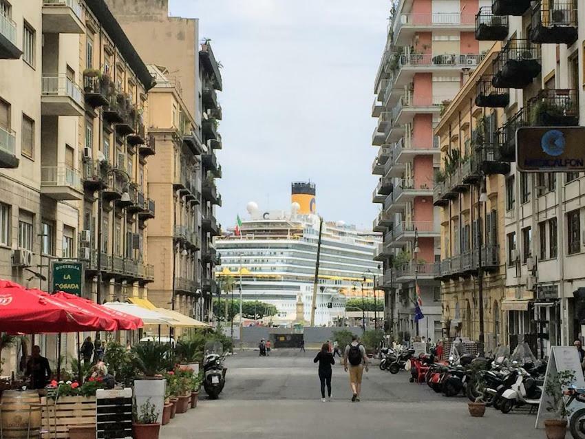 Al Centro Di Vicino Il Porto